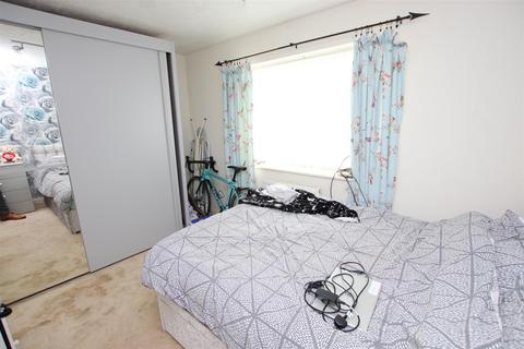 4 Alanby Drive, Bradford, BD10 9JF