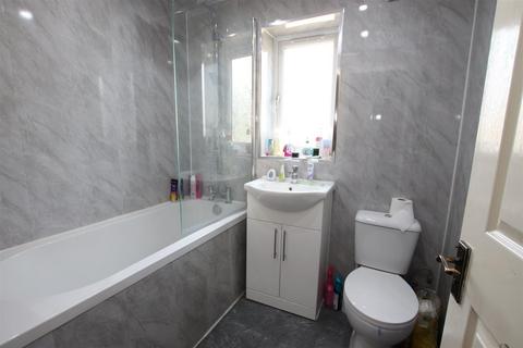 4 Alanby Drive, Bradford, BD10 9JF