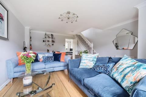 2 bedroom semi-detached house to rent, Brancaster Drive, Mill Hill