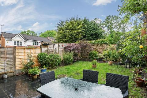 2 bedroom semi-detached house to rent, Brancaster Drive, Mill Hill