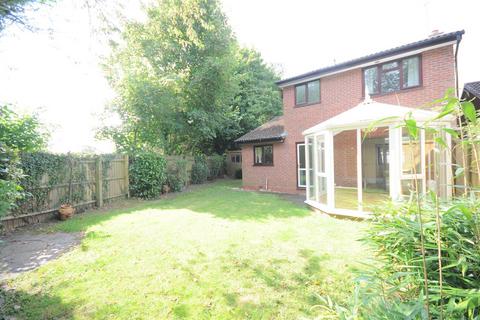 3 bedroom detached house to rent, Wesley Drive, Stone