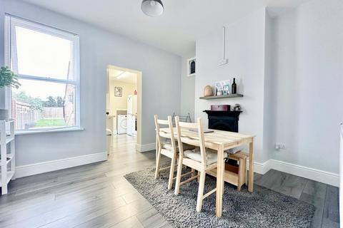 52 Swan Road, Gloucester, GL1 3BJ