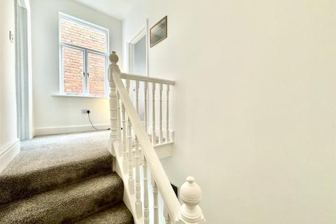 52 Swan Road, Gloucester, GL1 3BJ