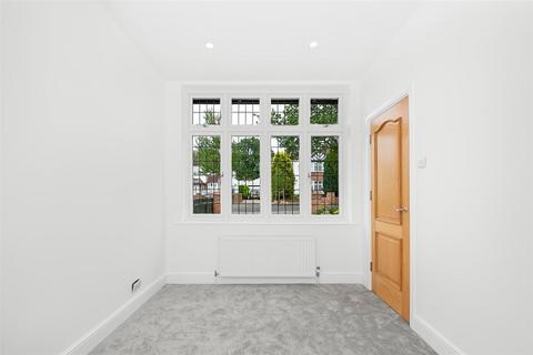 76 Elwill Way, Beckenham, BR3 6RZ