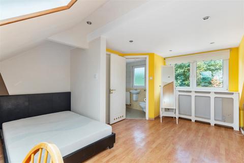 41 Firstway, London, SW20 0JD