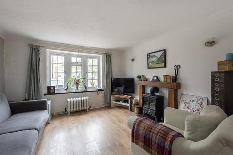 9 Folly Fields, Wheathampstead, St Albans, AL4 8HJ