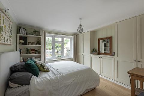 9 Folly Fields, Wheathampstead, St Albans, AL4 8HJ