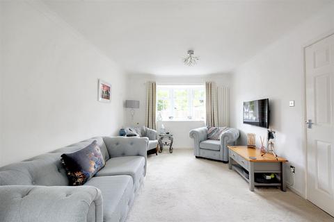 45 Howick Drive, Nottingham, NG6 7FQ