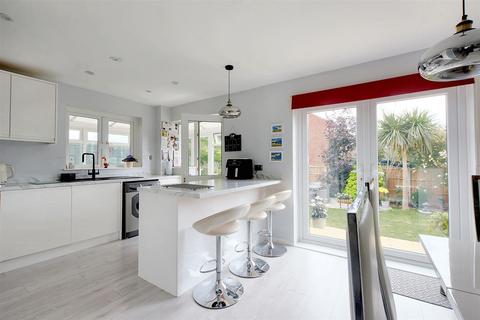 45 Howick Drive, Nottingham, NG6 7FQ
