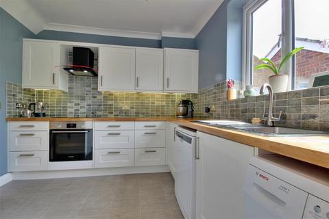 3 bedroom semi-detached house for sale, Manor Road, Beverley