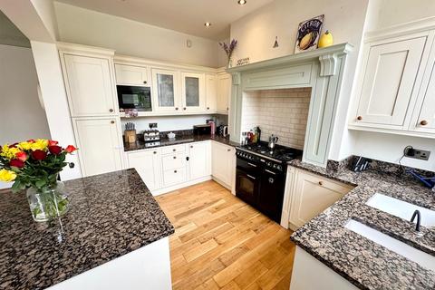 5 bedroom terraced house for sale, Heath Crescent, Savile Park, Halifax