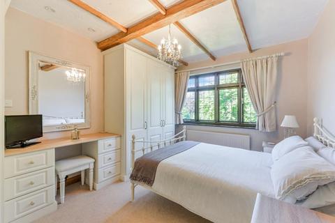 91 Elmwood Drive, Epsom, KT17 2NL