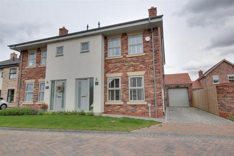 3 bedroom semi-detached house for sale, Constable Close, Market Weighton