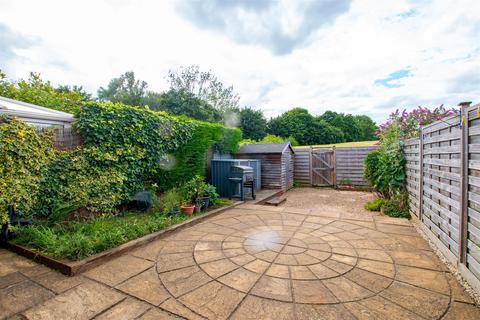 3 bedroom terraced house to rent, Bayard Avenue, Downs Barn