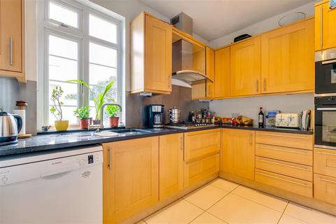 3 bedroom flat to rent, Barrowgate Road, Chiswick
