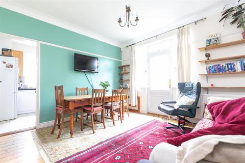 3 bedroom flat to rent, Barrowgate Road, Chiswick