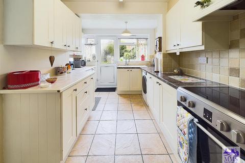 37 Oaklands Road, Northfleet, Gravesend, DA11 8PA