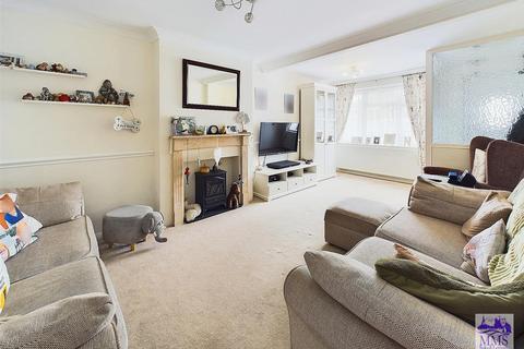 37 Oaklands Road, Northfleet, Gravesend, DA11 8PA