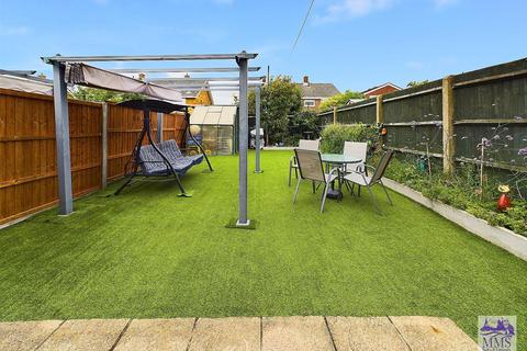 37 Oaklands Road, Northfleet, Gravesend, DA11 8PA