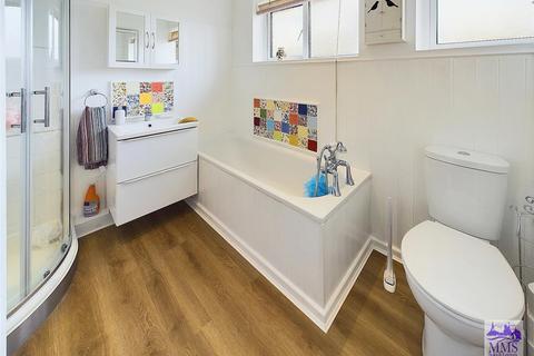 37 Oaklands Road, Northfleet, Gravesend, DA11 8PA