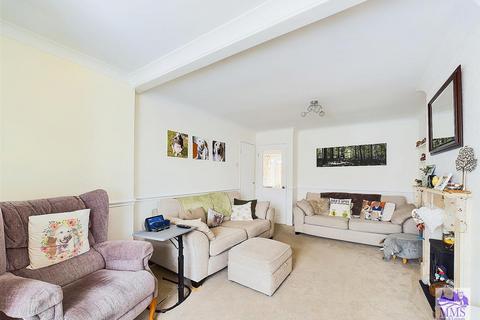 37 Oaklands Road, Northfleet, Gravesend, DA11 8PA