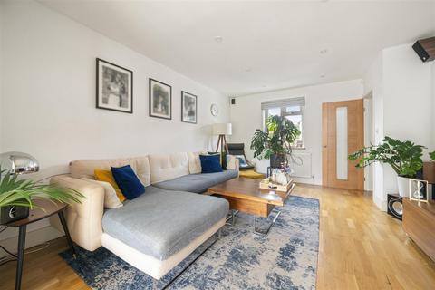 52 Prospect Crescent, Twickenham, TW2 7EA