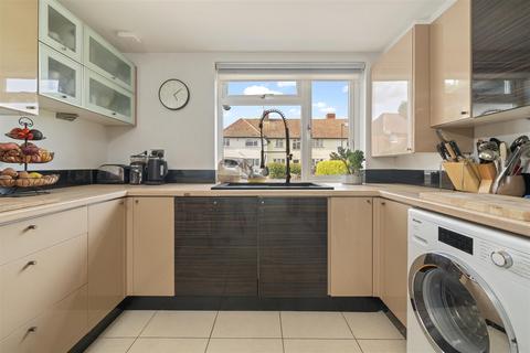 52 Prospect Crescent, Twickenham, TW2 7EA
