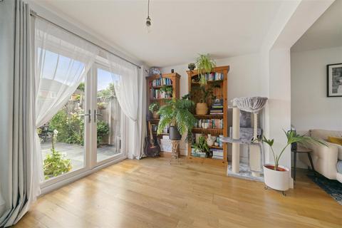 52 Prospect Crescent, Twickenham, TW2 7EA