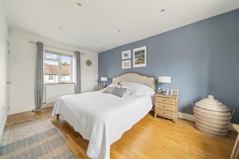52 Prospect Crescent, Twickenham, TW2 7EA