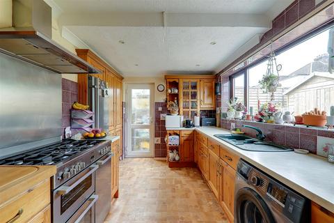 4 bedroom end of terrace house for sale, Clarendon Road, Broadwater, Worthing