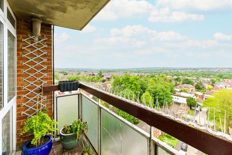 3 bedroom flat for sale, Gardner Close, Wanstead