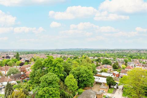 3 bedroom flat for sale, Gardner Close, Wanstead