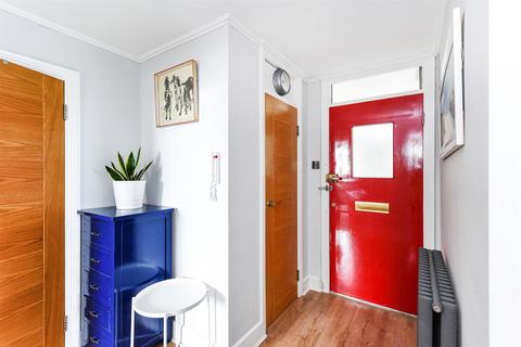 3 bedroom flat for sale, Gardner Close, Wanstead