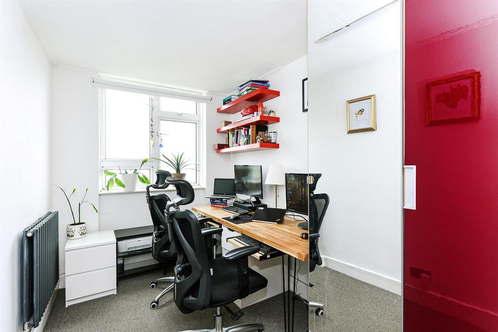 61 Gardner Close-2 resized.jpg