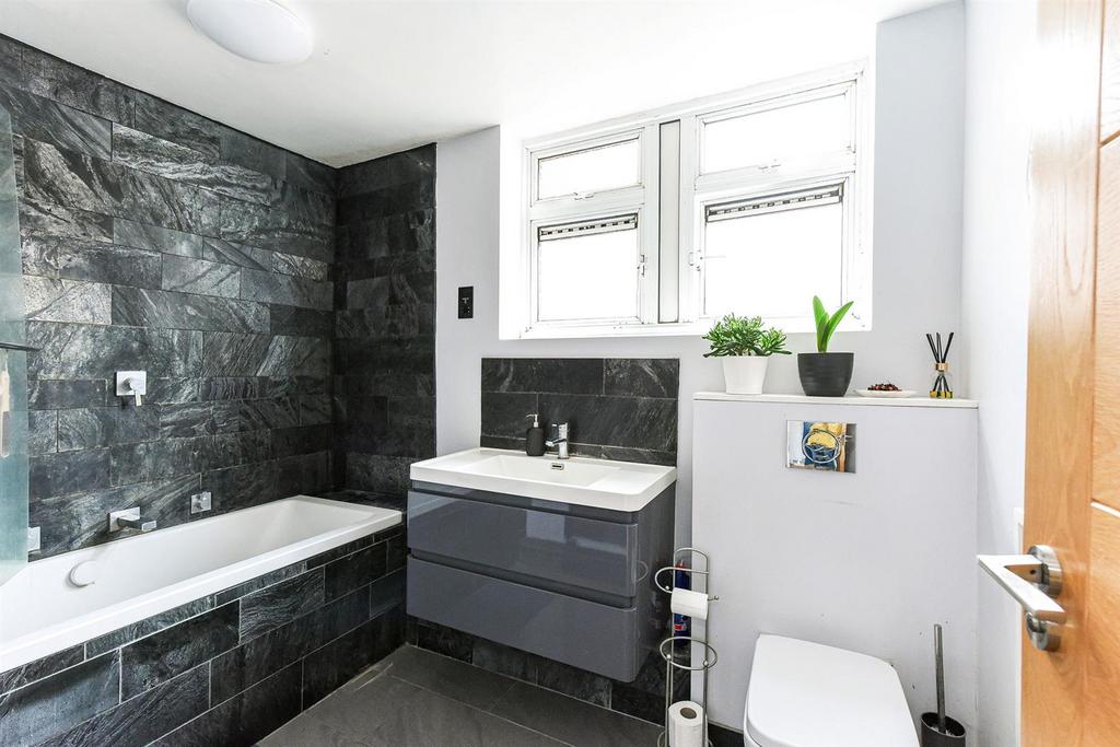 61 Gardner Close-6 resized.jpg