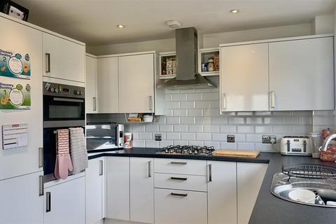 8 Trevine Meadows, Indian Queens, St Columb, TR9 6NB