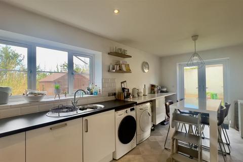 8 Trevine Meadows, Indian Queens, St Columb, TR9 6NB