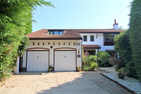 4 bedroom detached house for sale, Eastbourne Road, Seaford