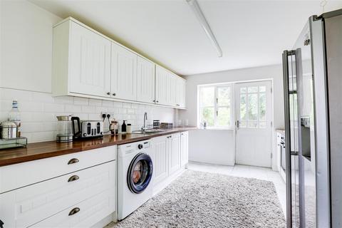 14 Astley Drive, Nottingham, NG3 3EU