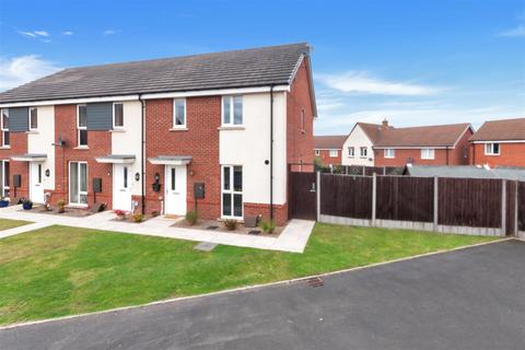 3 bedroom semi-detached house for sale, Egremont Close, Evesham