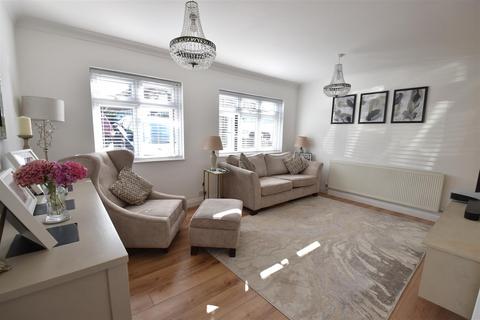 26 Fernheath Way, Dartford, DA2 7PF