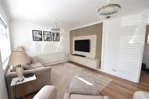 26 Fernheath Way, Dartford, DA2 7PF