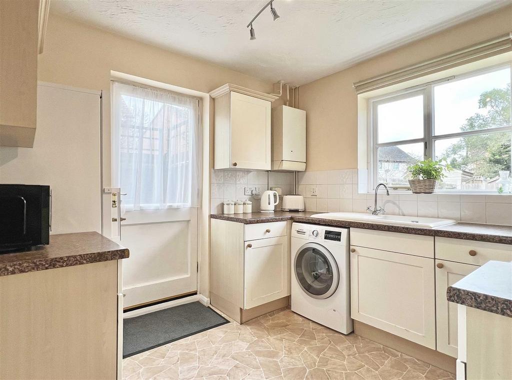 Kitchen b.jpg