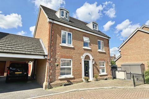 5 bedroom detached house for sale, Thresher Rise, Great Notley, Braintree