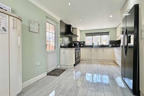 5 bedroom detached house for sale, Thresher Rise, Great Notley, Braintree