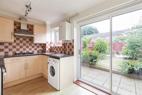 121 Ayelands, New Ash Green, Longfield, DA3 8JU