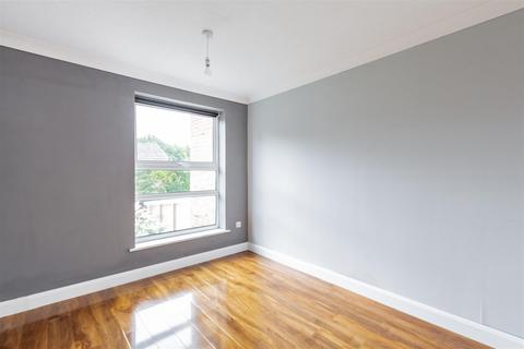 121 Ayelands, New Ash Green, Longfield, DA3 8JU