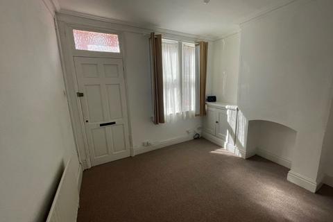 2 bedroom terraced house to rent, Montague Road, Leicester