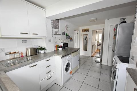 49 Pendrea Park, North Roskear, Camborne, TR14 8PH