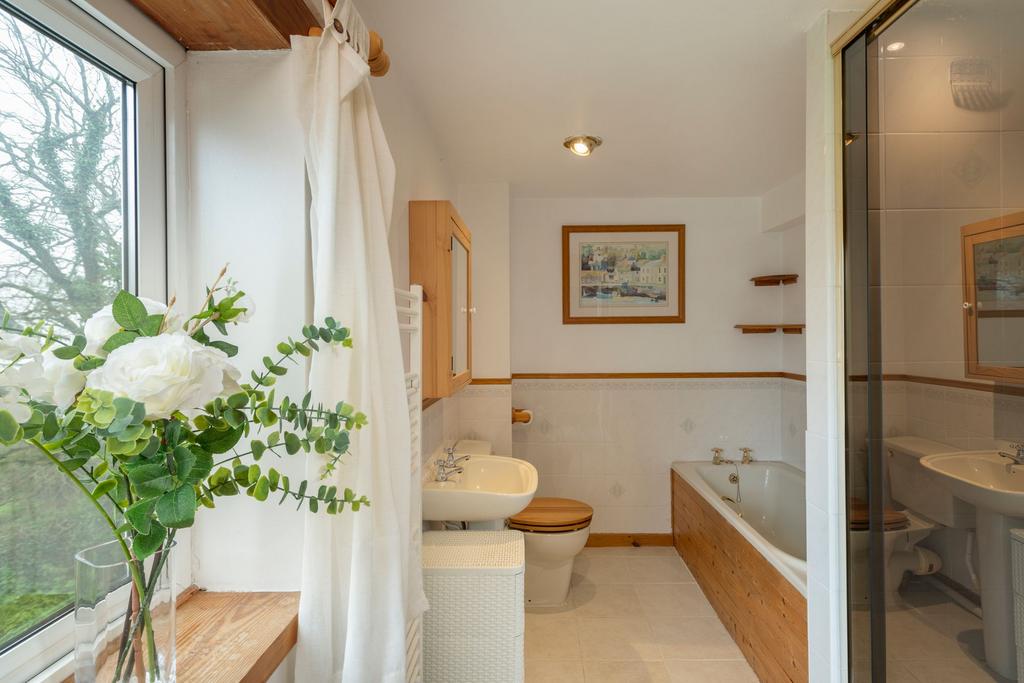 Principal Bedroom Ensuite Wimbeck, Kingswear